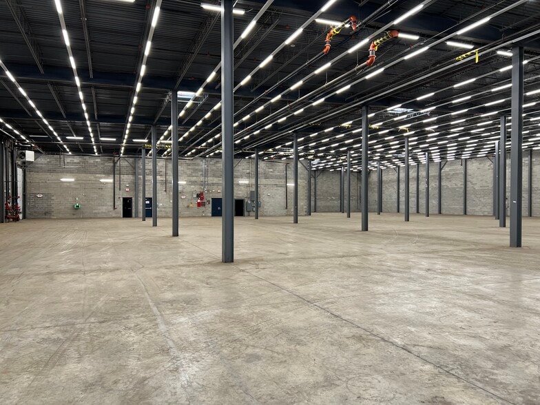 More Photos Of 120 Clyde Rd, Somerset Warehouse For Lease