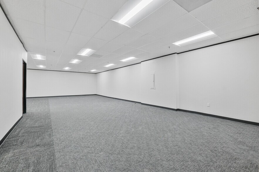 More Photos Of 2020 Rutland Dr, Austin Unknown For Lease