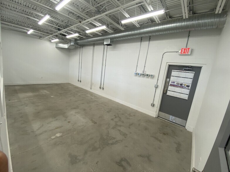 More Photos Of 4310 E Broadway Ave, Tampa Light Distribution For Lease