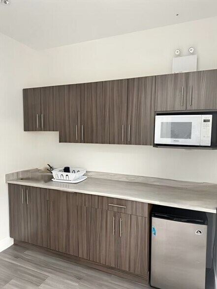 More Photos Of 8078 128th St, Surrey General Retail For Lease