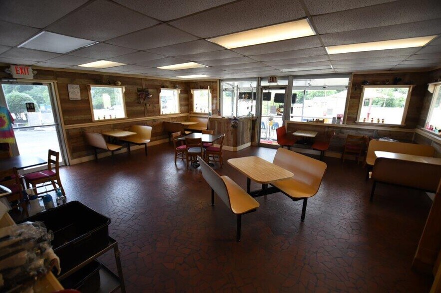 More Photos Of 1111 E Main St, Franklin Restaurant For Sale