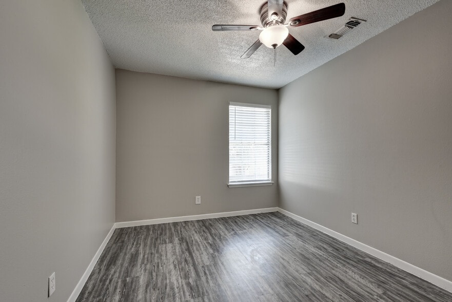 More Photos Of 737 W Mayfield Blvd, San Antonio Apartments For Sale