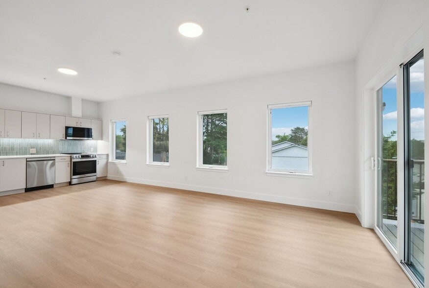 More Photos Of 4920 SW Pacific Ave, Beaverton Apartments For Lease