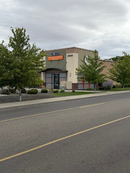 More Photos Of 2909 S Quillan St, Kennewick General Retail For Lease