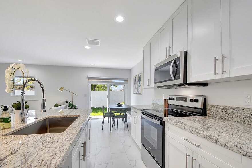 More Photos Of 3871 Patio Ct, Lake Worth Apartments For Sale