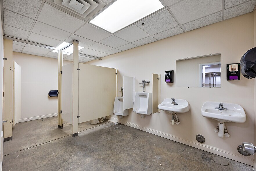 More Photos Of 15065 32 Mile Rd, Romeo Warehouse For Lease