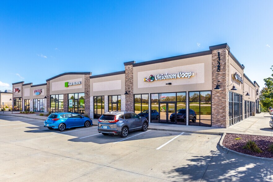 More Photos Of 1325 SW Oralabor Rd, Ankeny General Retail For Sale