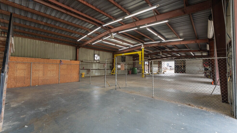 More Photos Of 565 Thomas St, Camilla Industrial For Sale