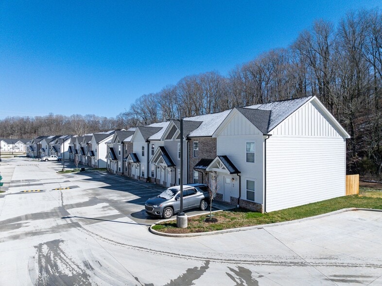 More Photos Of 100 Henry Dr, Burns Apartments For Sale