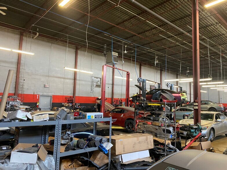 More Photos Of 3542-3590 Lawson Blvd, Oceanside Warehouse For Lease