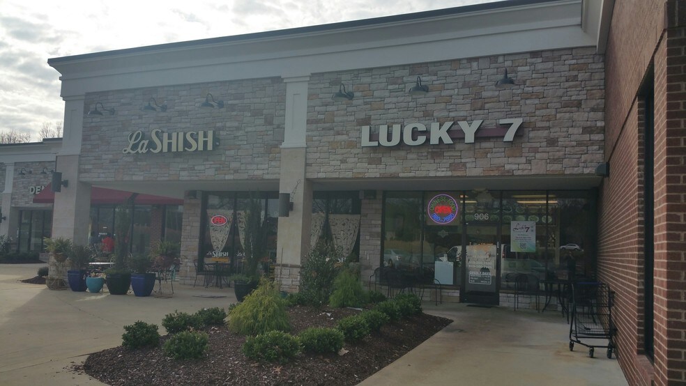 More Photos Of 900-932 NE Maynard Rd, Cary Unknown For Lease
