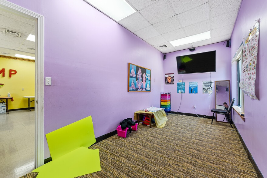 More Photos Of 605 Silver St, Agawam Storefront Retail Office For Sale