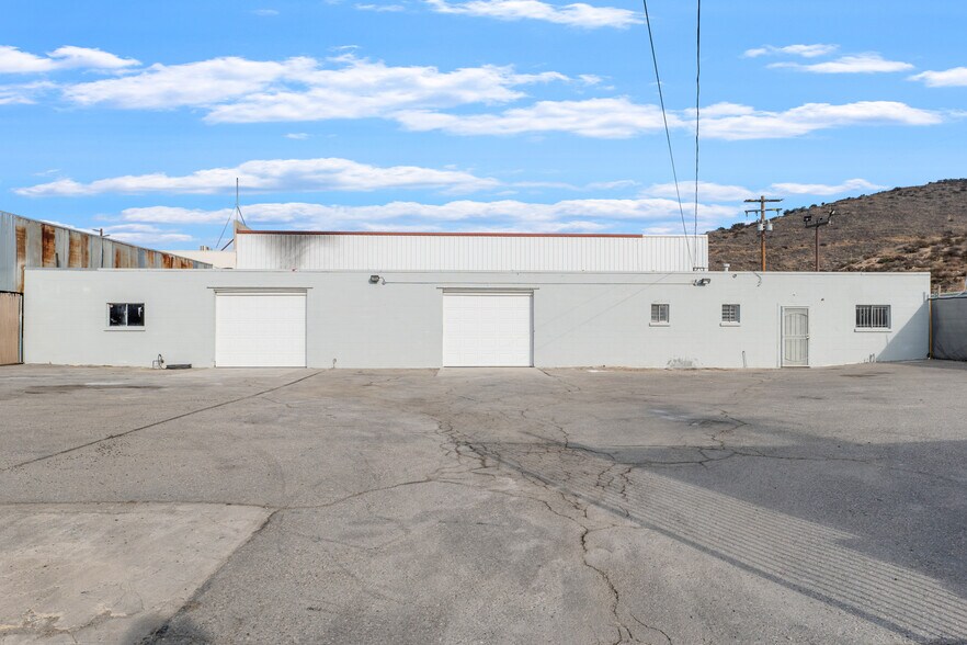 More Photos Of 23045 Drayton St, Santa Clarita Warehouse For Sale