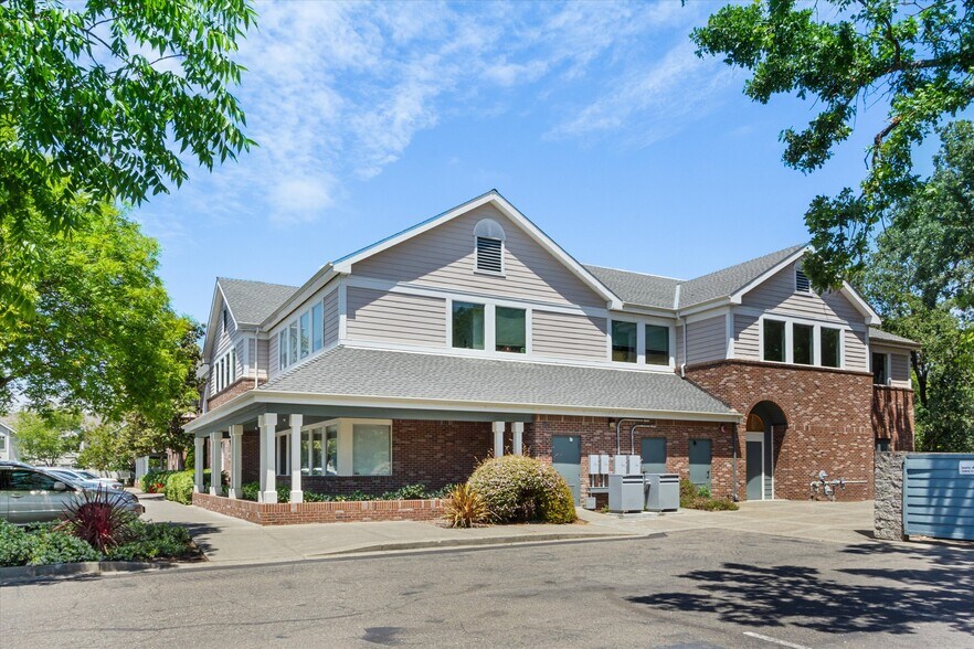 More Photos Of 8911 Lakewood Dr, Windsor Medical For Lease