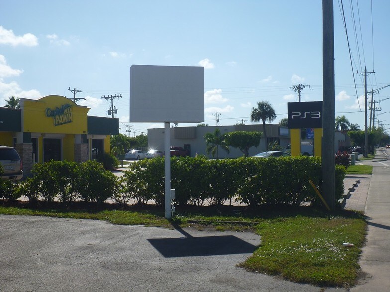 More Photos Of 1507 S Del Prado Blvd, Cape Coral General Retail For Lease