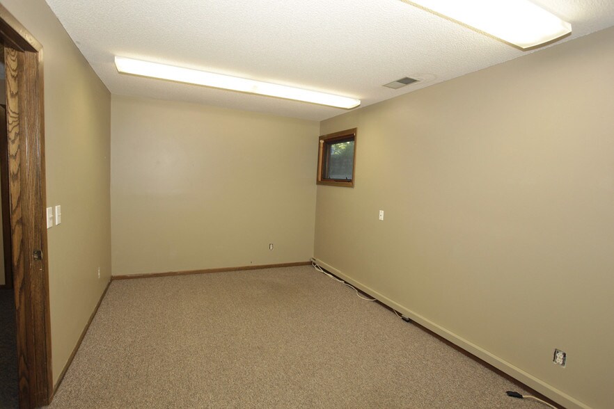 More Photos Of 3701 Shoreline Dr, Orono Coworking Space