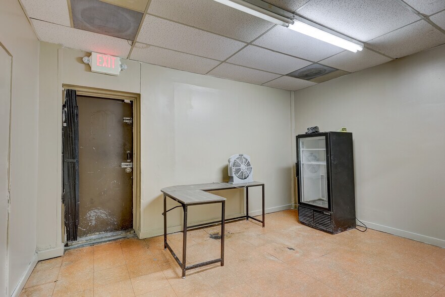 More Photos Of 21559 Grand River Ave, Detroit Storefront For Lease