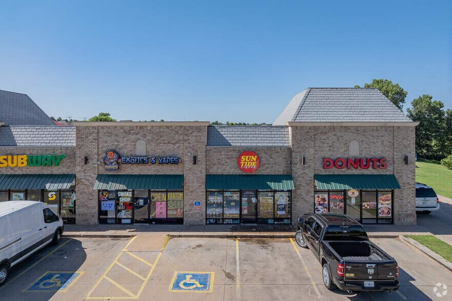 More Photos Of 2120-2136 NW 164th St, Edmond Freestanding For Lease