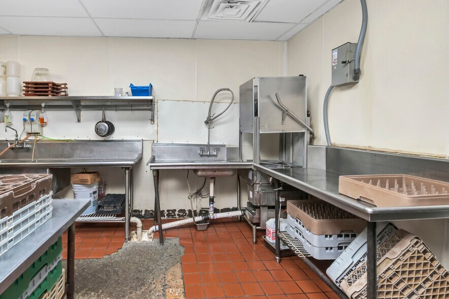 More Photos Of 300 State St, West Columbia Restaurant For Sale