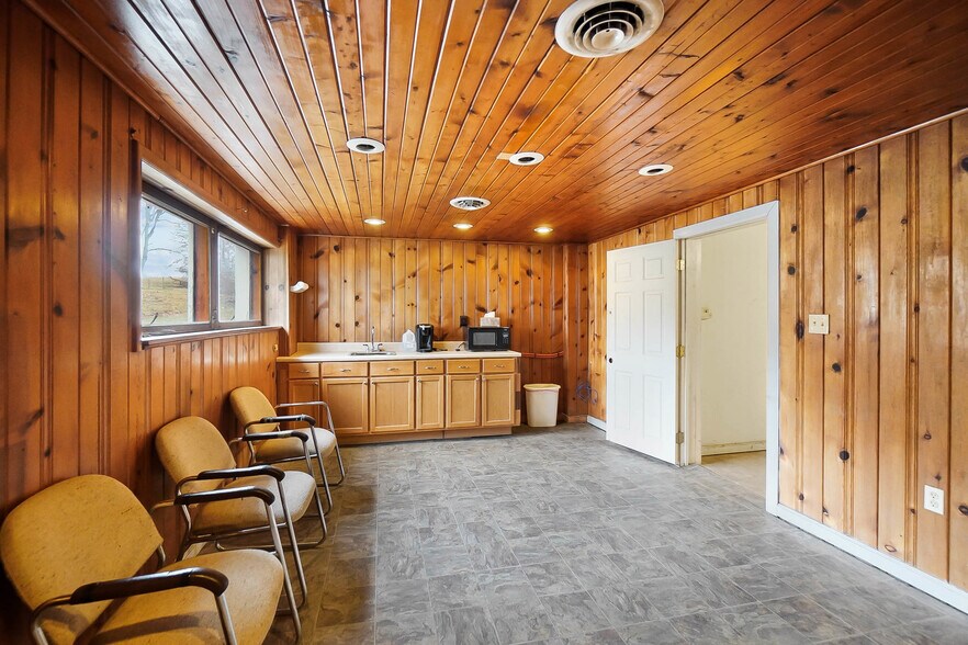 More Photos Of 6220 Knollwood Rd, Springfield Warehouse For Sale