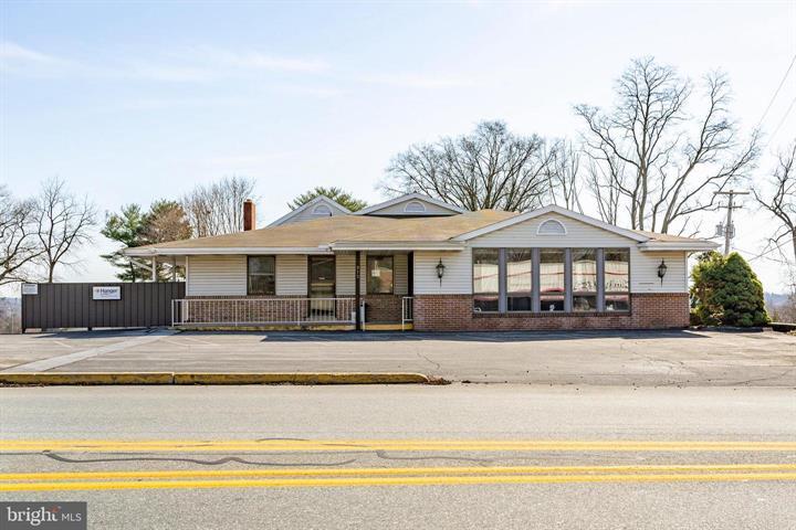 More Photos Of 915 N Hanover St, Elizabethtown Medical For Sale