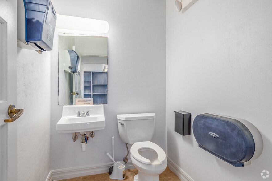 More Photos Of 305 SE 2nd Ave, Gainesville Office For Lease