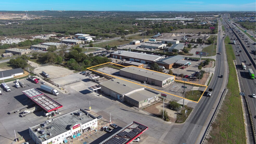 More Photos Of 4312 I 35 N Frontage rd, New Braunfels Showroom For Sale