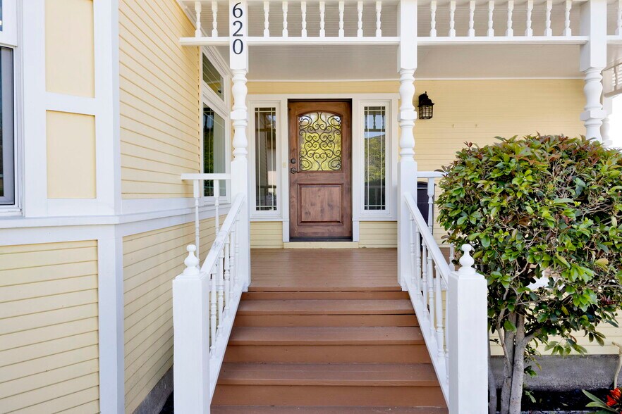 More Photos Of 620 W Foothill Blvd, Monrovia Office For Sale