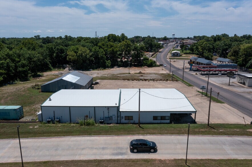 More Photos Of 1210 N 1st Ave, Durant Warehouse For Sale