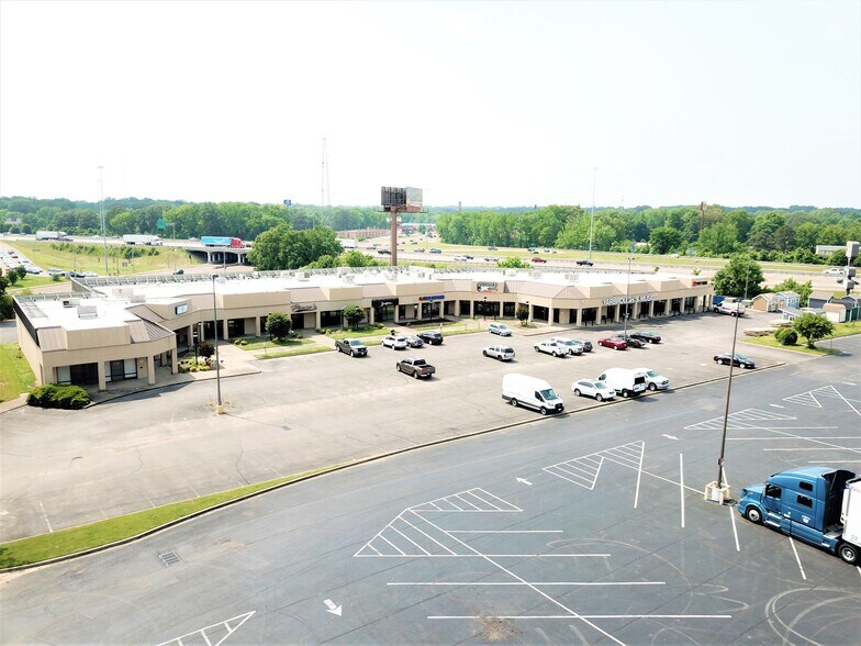 More Photos Of 6100-6126 Macon Rd, Memphis Storefront For Sale