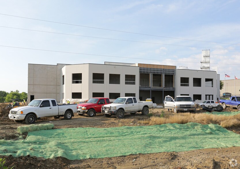 More Photos Of 5260 Valley View Ln, Irving Industrial For Lease