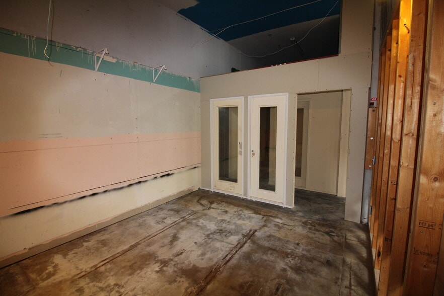 More Photos Of 3780 Mission Blvd, San Diego General Retail For Lease