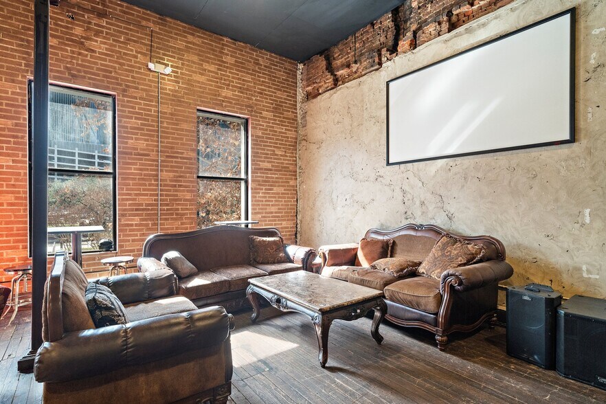 More Photos Of 809 Congress St, Houston Restaurant For Sale