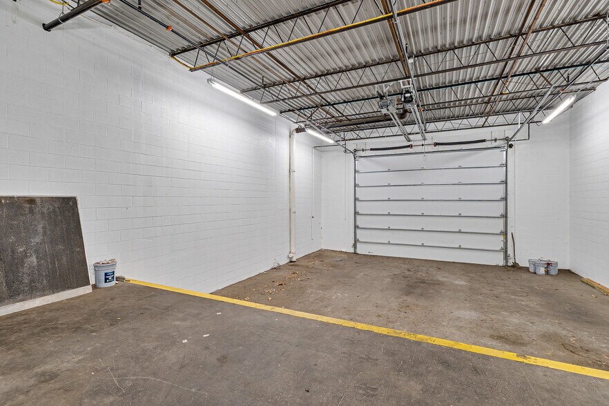 More Photos Of 1545 Hansford St, Charleston Light Distribution For Sale