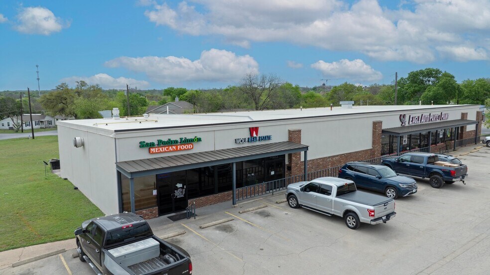 More Photos Of 901-905 N Austin Ave, Georgetown Storefront For Sale