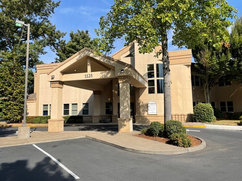 More Photos Of 1125 Darlene Ln, Eugene Medical For Lease