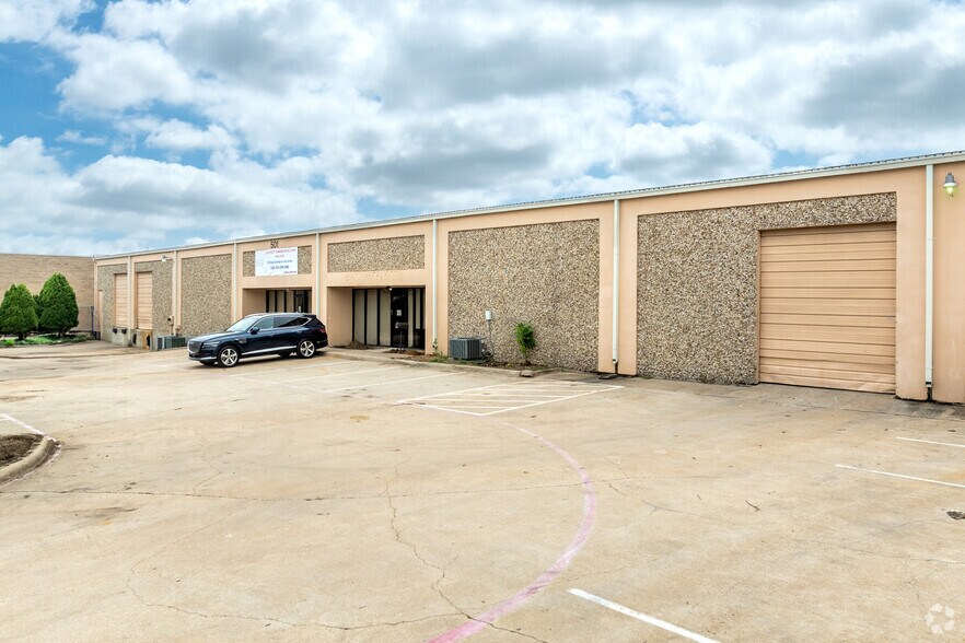 More Photos Of 501 Industrial Dr, Richardson Warehouse For Lease