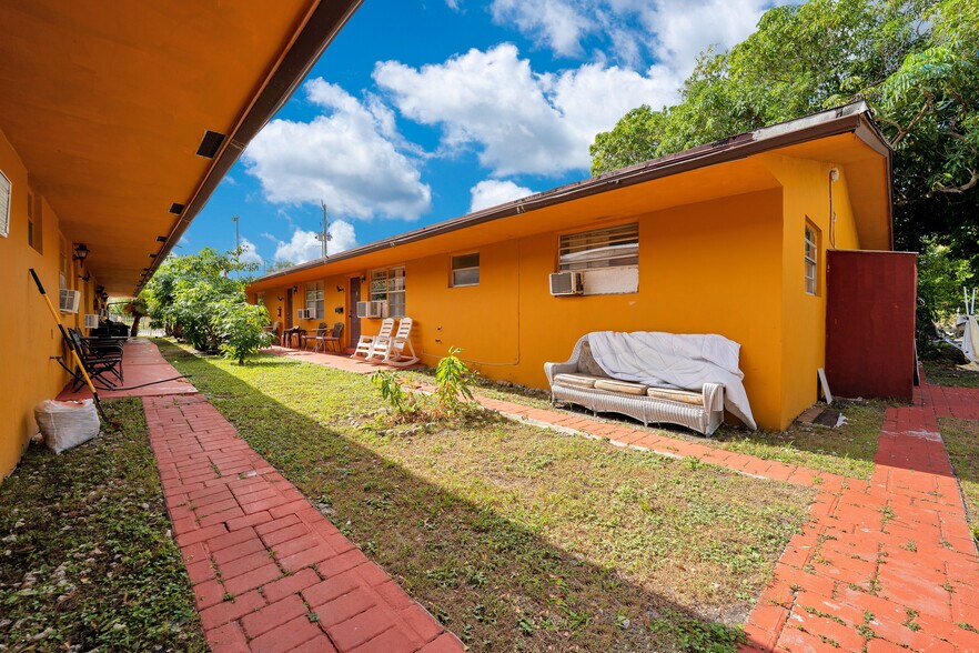 More Photos Of 129-131 SE 5th St, Hallandale Beach Multifamily For Sale