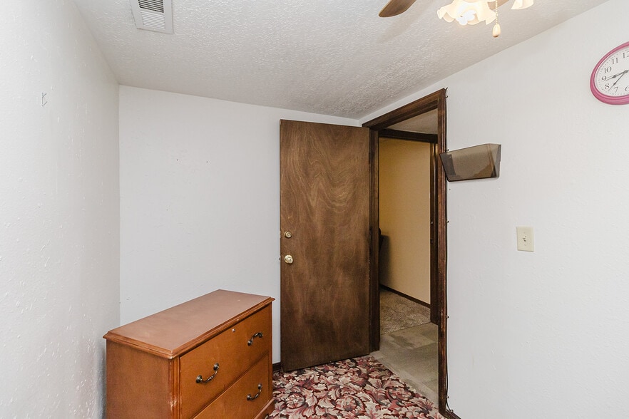 More Photos Of 1319 E 17th Ave, Hutchinson Religious Facility For Sale