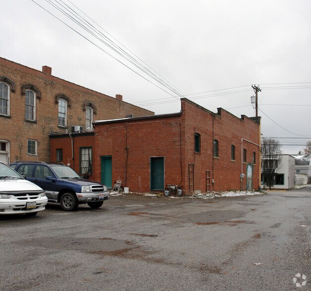 More Photos Of 119-121 E Main St, Smithville General Retail For Lease