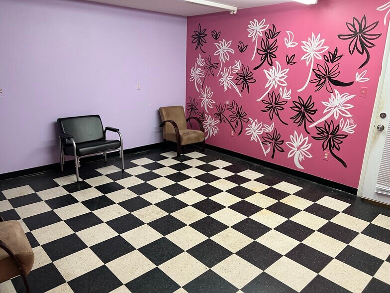 More Photos Of 8022 Old Alexandria Ferry Rd, Clinton Flex For Sale