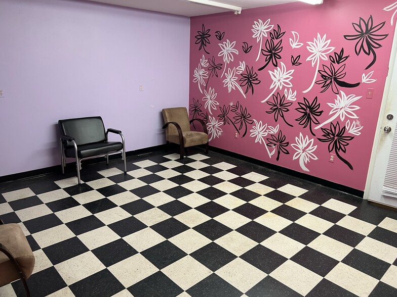 More Photos Of 8022 Old Alexandria Ferry Rd, Clinton Light Distribution For Sale