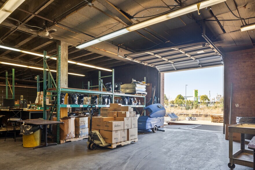 More Photos Of 11 NE 11th St, Oklahoma City Warehouse For Sale