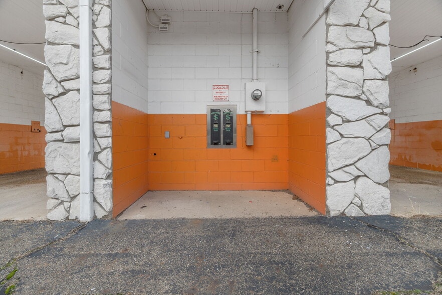More Photos Of 1620 Keuper Blvd NE, Massillon Carwash For Sale