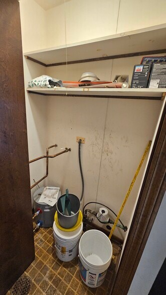 More Photos Of 18707 Burnham Ave, Lansing Office Residential For Sale