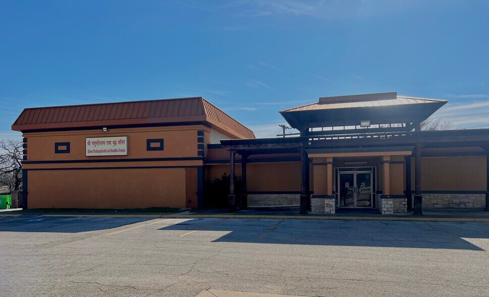 Primary Photo Of 2016-2026 W Grauwyler Rd, Irving Storefront Retail Office For Lease