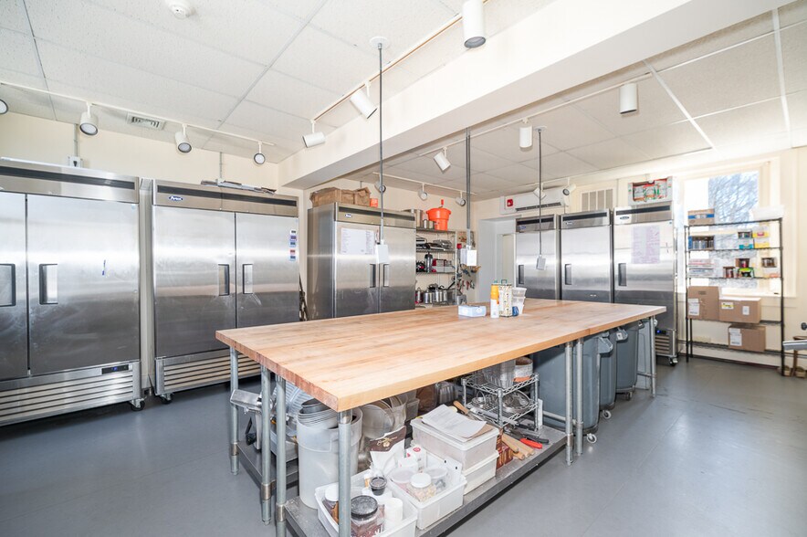 More Photos Of 29 N Main St, Ipswich Office For Sale