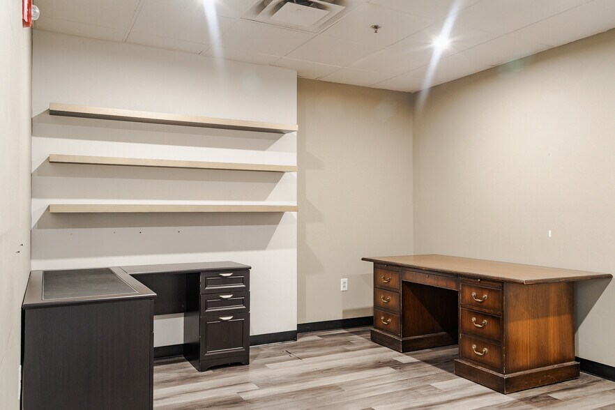 More Photos Of 1707 Alpine Dr, Columbia Storefront Retail Office For Lease