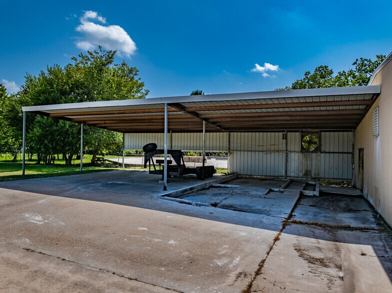 More Photos Of 3615 Almeda Genoa Rd, Houston Warehouse For Lease