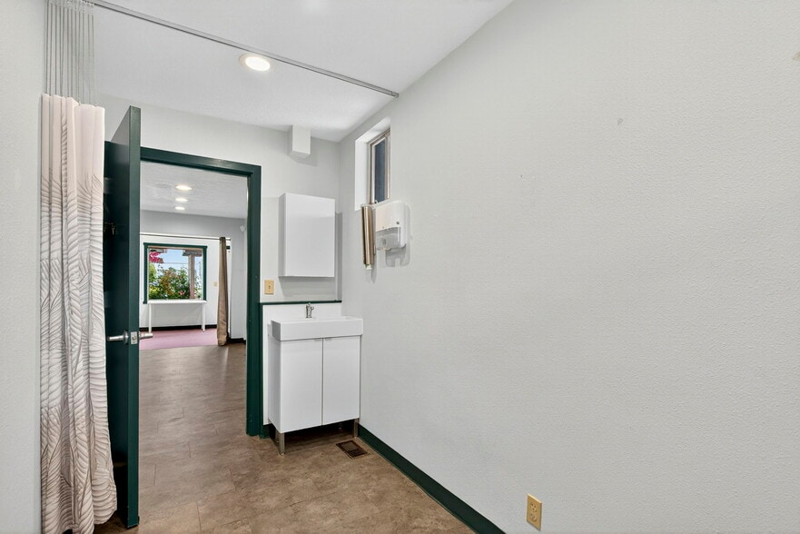 More Photos Of 5311-5315 N Vancouver Ave, Portland Medical For Sale